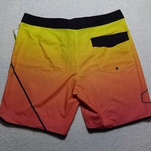 Quiksilver Board Shorts Mens 36 Orange Yellow Gradient New Wave Stretch 19